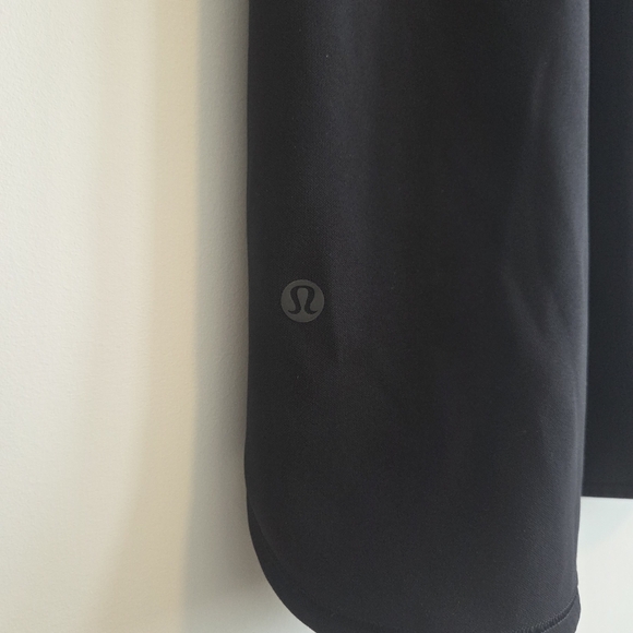 Lululemon Black Stretch Waist Skirt – Size 12 – Pockets - Picture 6 of 7